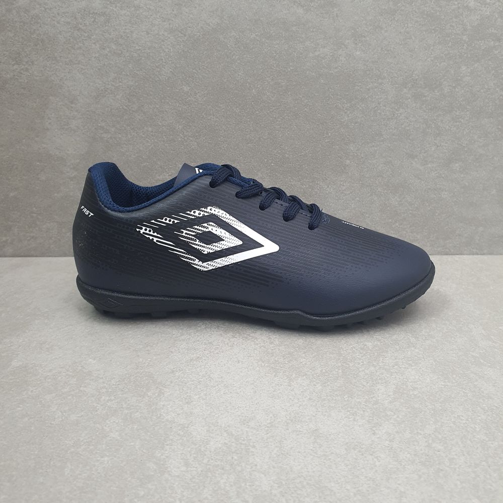 chuteira-umbro-society-fast-jr-marinho-branco-infantil-vandinha2