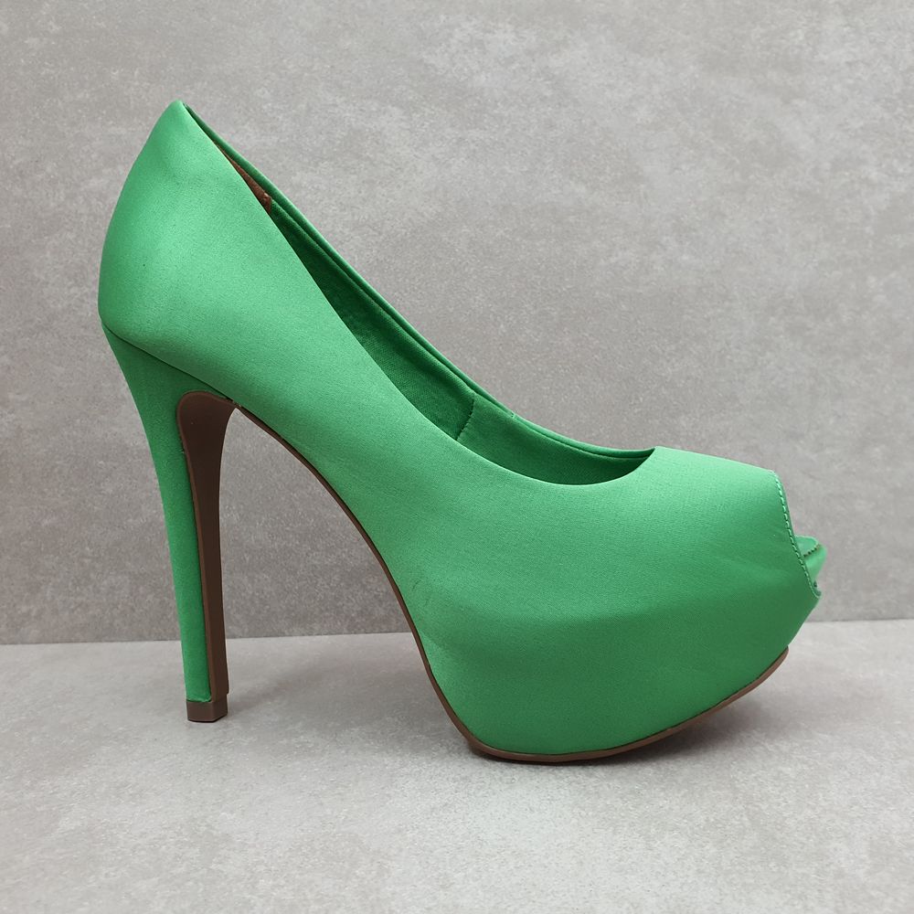 8911062-sandalia-bebece-peeptoe-salto-alto-meia-pata-cetim-verde-folha-vandacalcados2