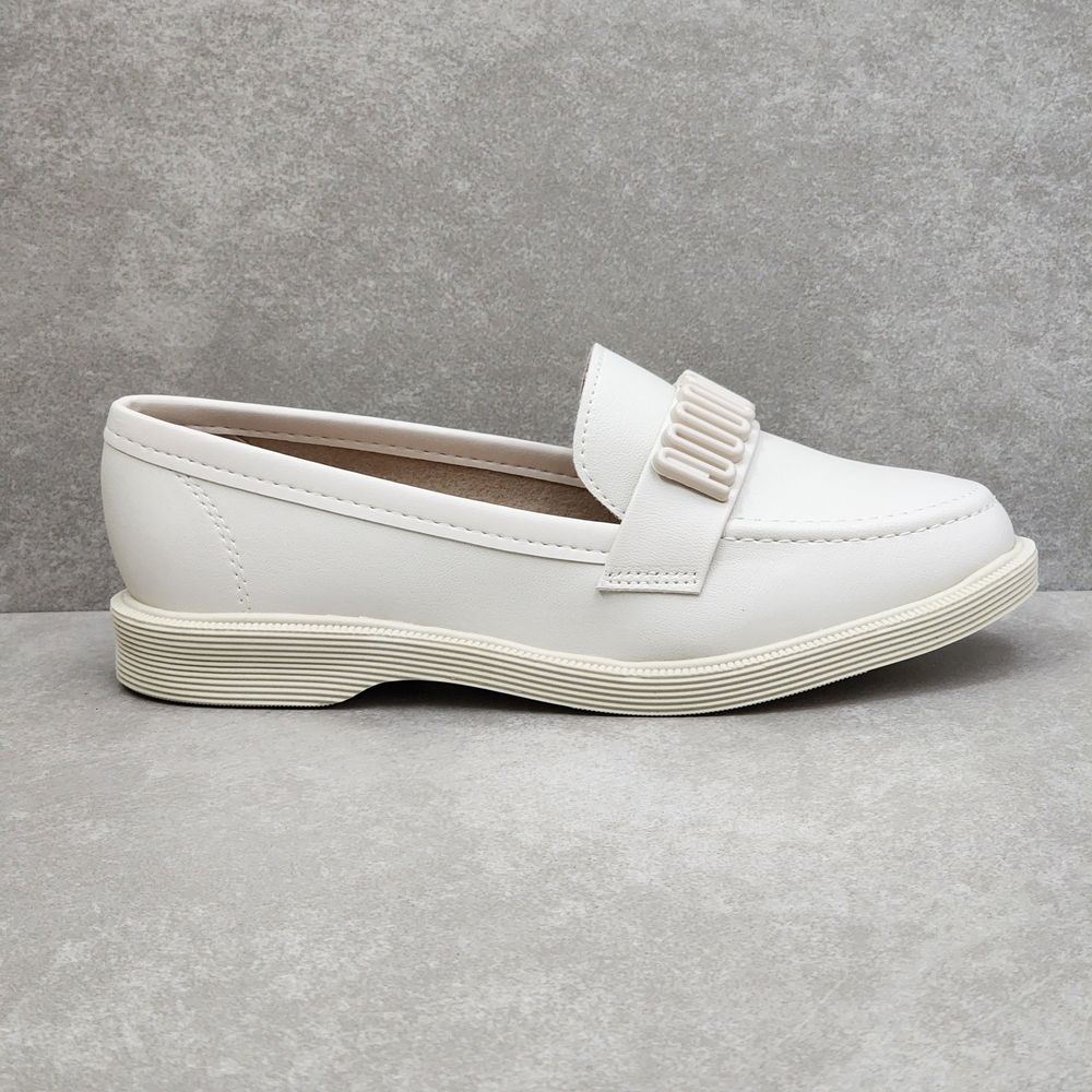 5666106-sapato-moleca-loafer-detalhe-branco-off-vandacalcados2