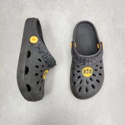 22927-babuche-grendene-kids-infantil-liga-da-justica-batman-urban-preto-fume-vandacalcados1