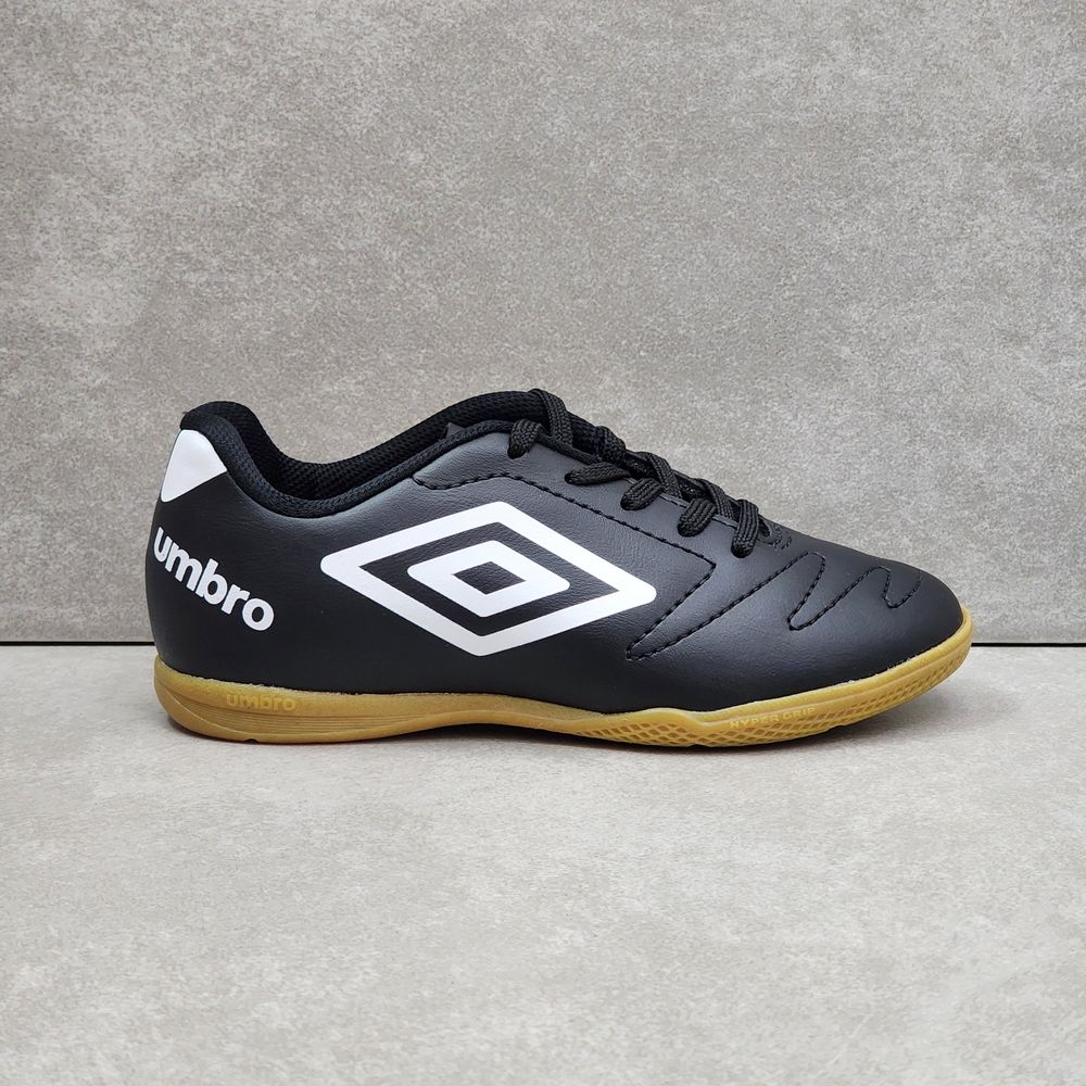 chuteira-infantil-indoor-umbro-class-2-futsal-preto-branco-vandinha2