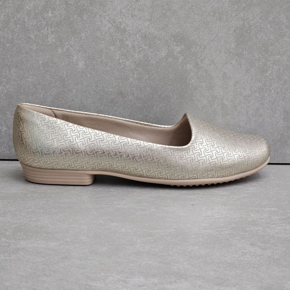 250132-sapatilha-piccadilly-bico-quadrado-ouro-vandacalcados1-min