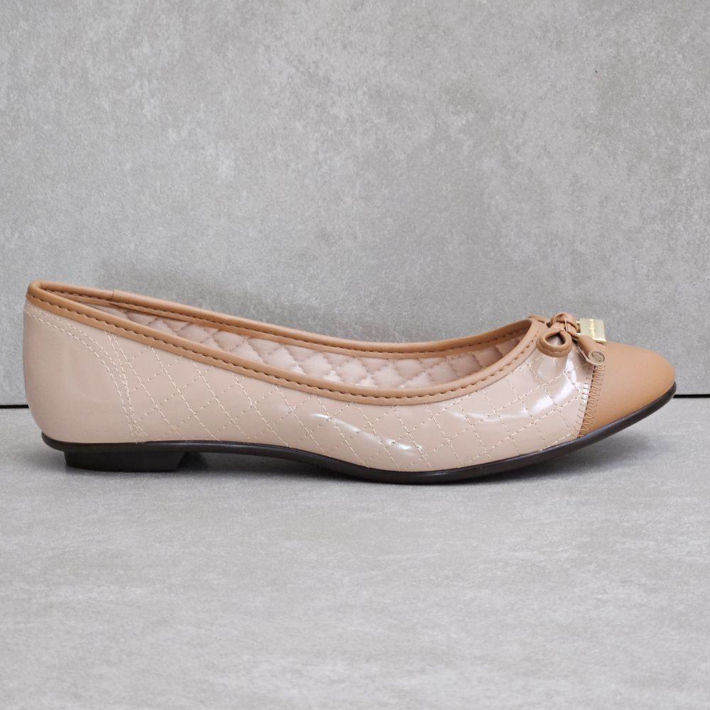 50271407-sapatilha-moleca-bico-redondo-verniz-camel-bege-vandacalcados2