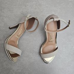 6210655-sandalia-vizzano-meia-pata-festa-glitter-brilho-dourado-vandacalcados1-min