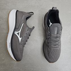 101087087-tenis-mizuno-masculino-cool-ride-2-taupe-vandacalcados1