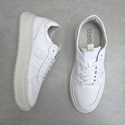 240501-tenis-masculino-democrata-denin-block-couro-cadarco-branco-vandacalcados1
