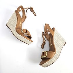 62832116-sandalia-feminina-vizzano-salto-anabela-amarrar-pelica-camel-vandacalcados3