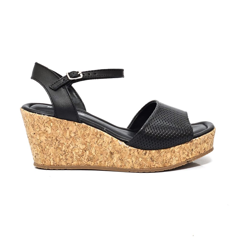 365966-sandalia-feminina-bottero-anabela-furos-couro-preto-vandacalcados1