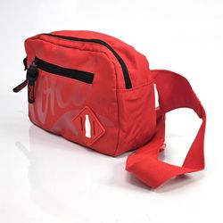 7849632-bolsa-coca-cola-transversal-string-vermelho-vandacalcados--3-