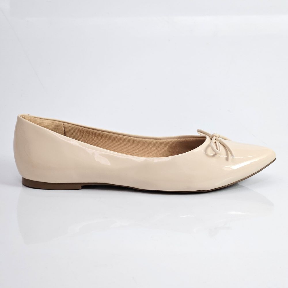 830215762-sapatilha-feminina-sua-cia-bico-fino-laco-verniz-areia-vandacalcados--1-