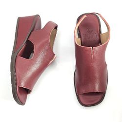 459246-sandalia-feminina-anne-moraes-salto-medio-pala-couro-vinho-vandacalcados--4-